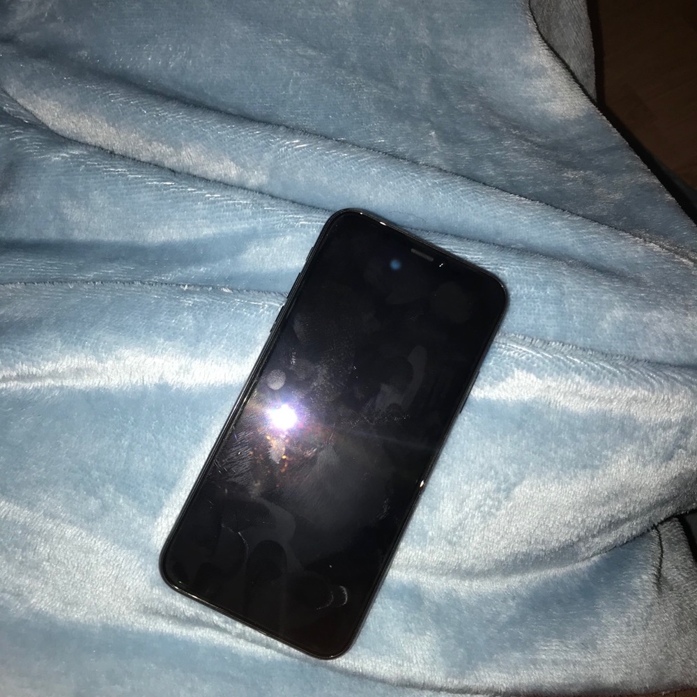 IPHONE XS SPACE GRAY. 64 GB . CARRIER - T-MOBILE